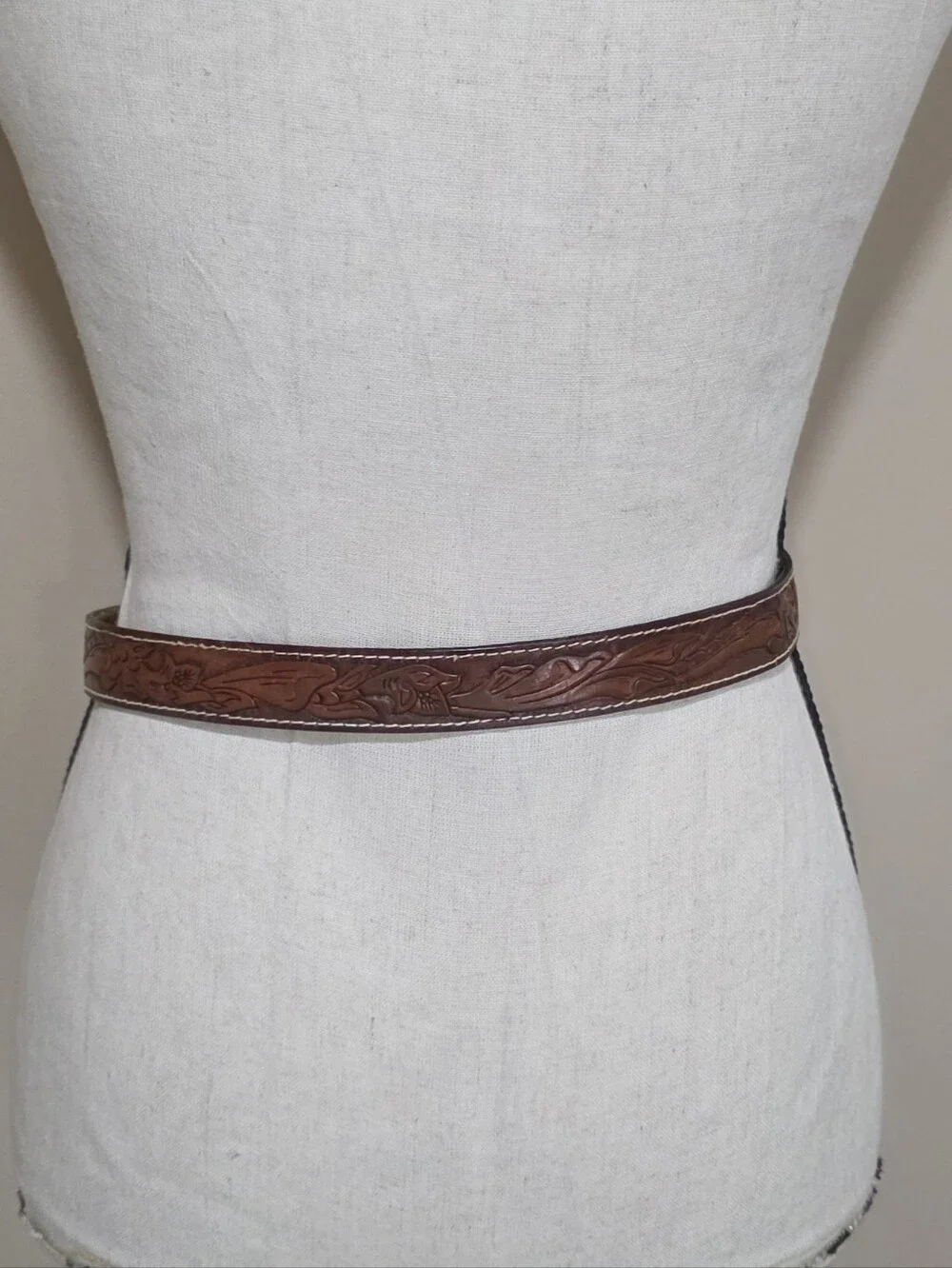 Vintage- Brown Tooled Leather Western Buckle  Belt